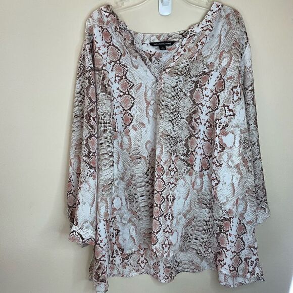 New!Zac&Rachel| 2XLarge| VNeck| Snake Print| Side Slits - Picture 6 of 13